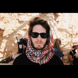 Meet your Posher, Brady